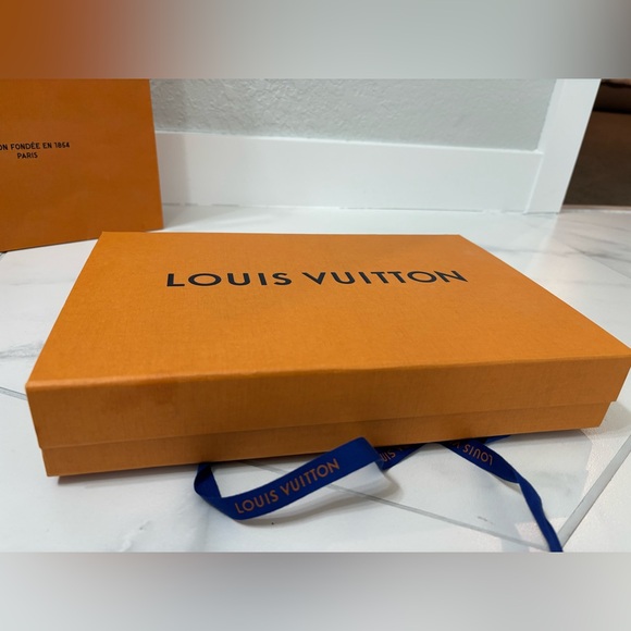 Louis Vuitton Pochette w/ original dust bag, box, ribbon, & sales bag - Picture 16 of 17